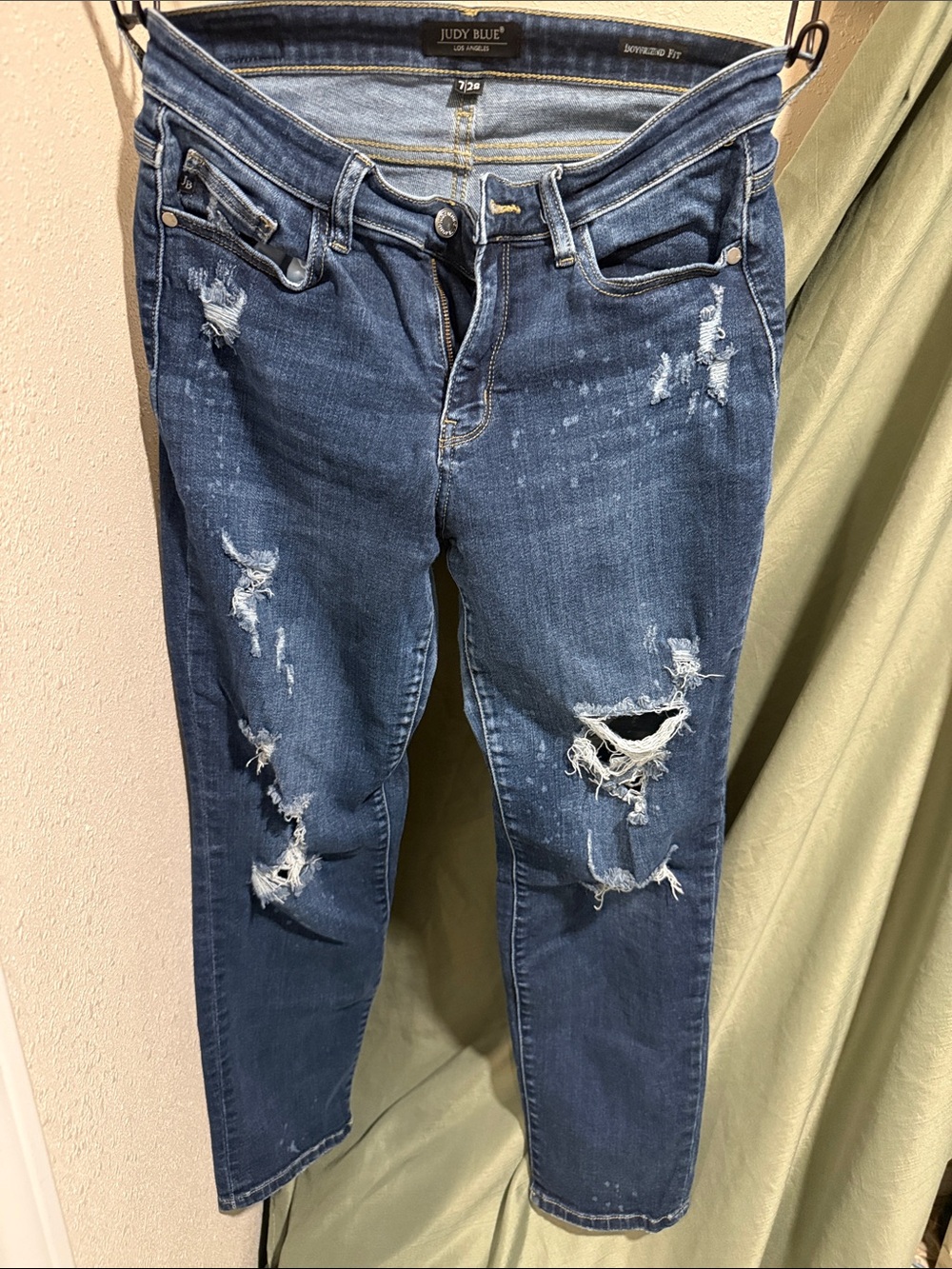 Judy Blue Ripped Jeans size 7 Boyfriend fit